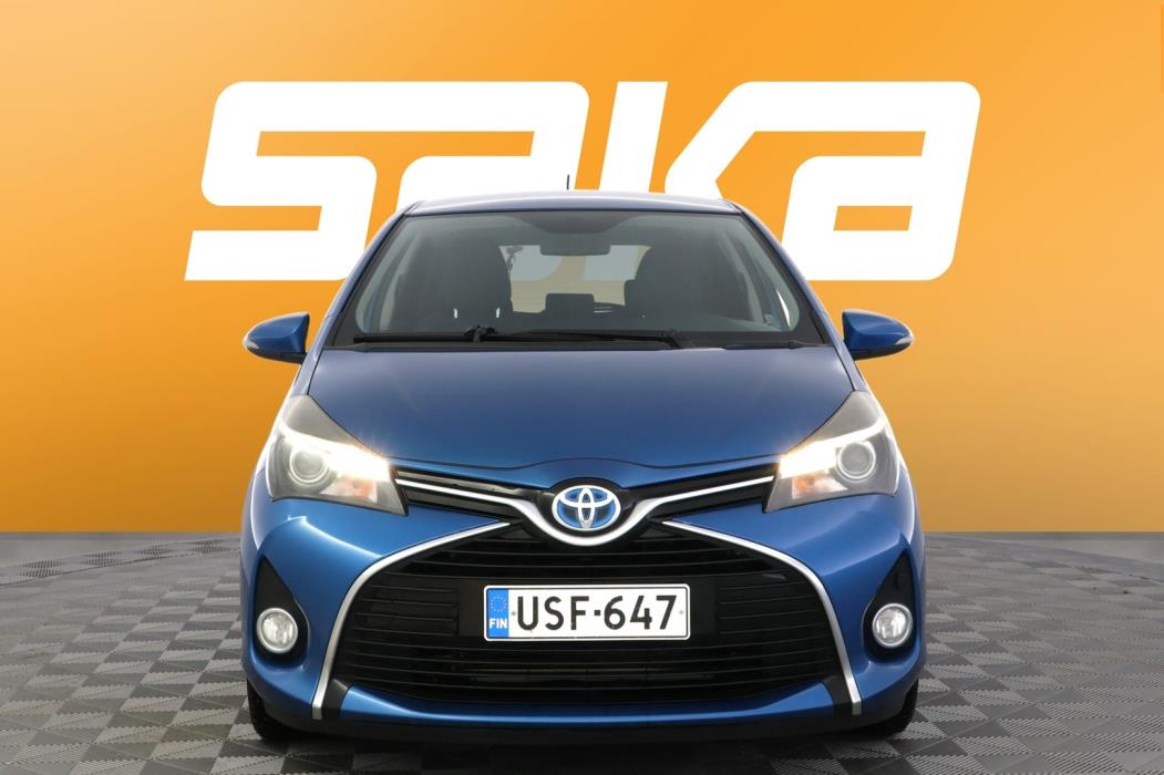 TOYOTA Yaris 2015
