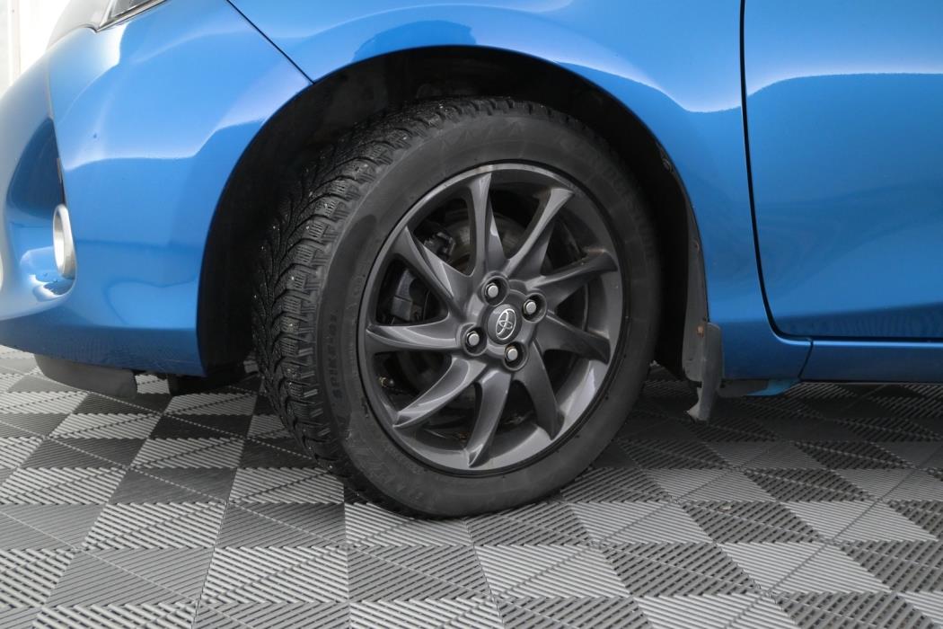 TOYOTA Yaris 2015