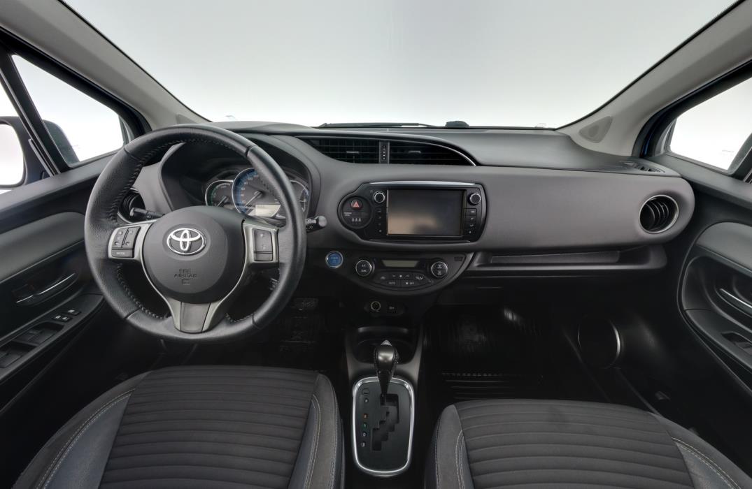 TOYOTA Yaris 2015