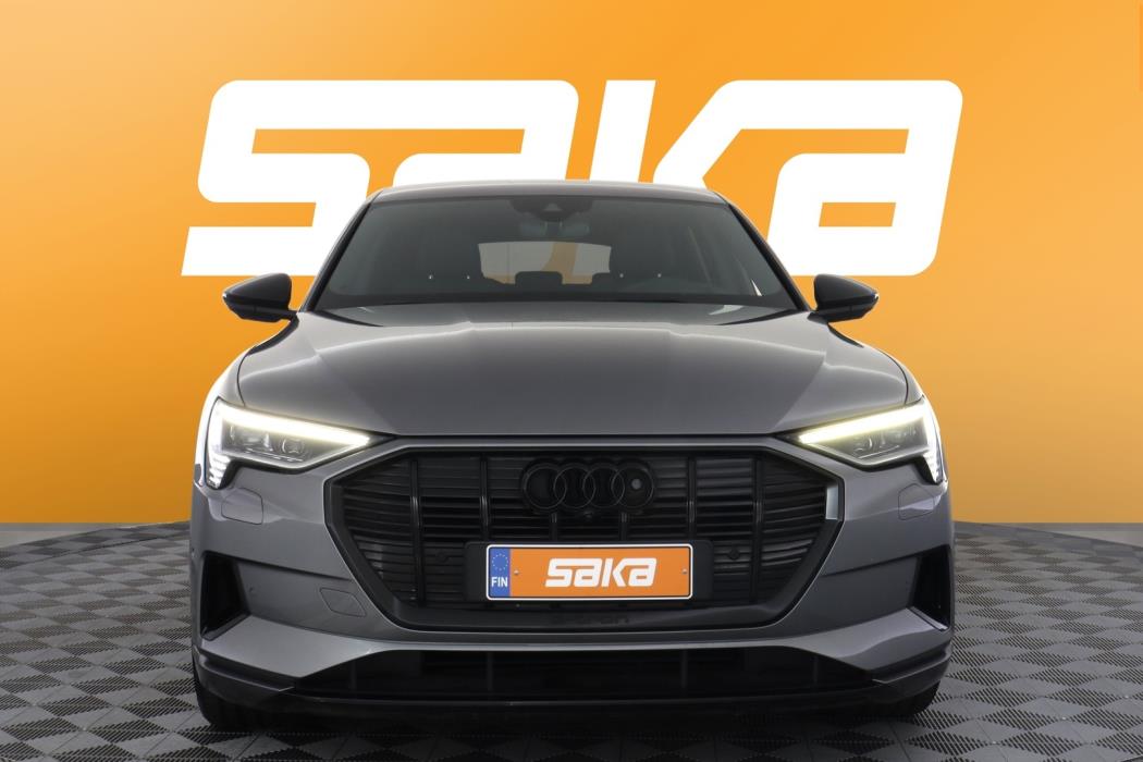 AUDI e-tron 2023