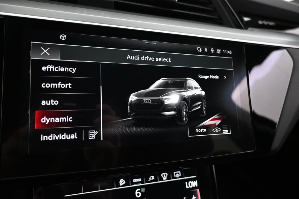 AUDI e-tron 2023