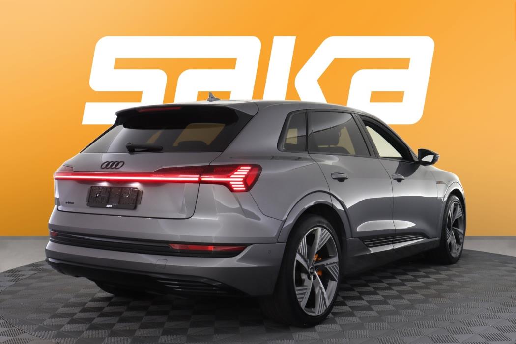 AUDI e-tron 2023