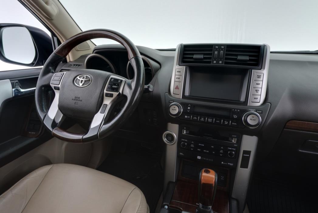 TOYOTA Land Cruiser 2010