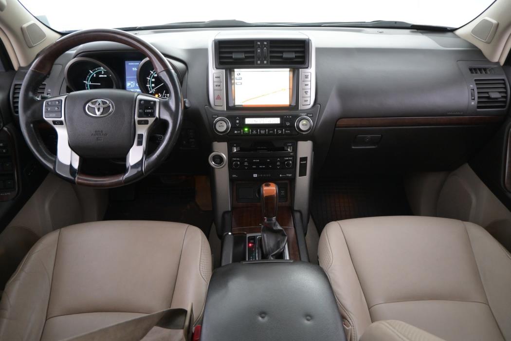 TOYOTA Land Cruiser 2010