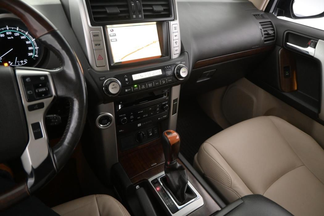 TOYOTA Land Cruiser 2010