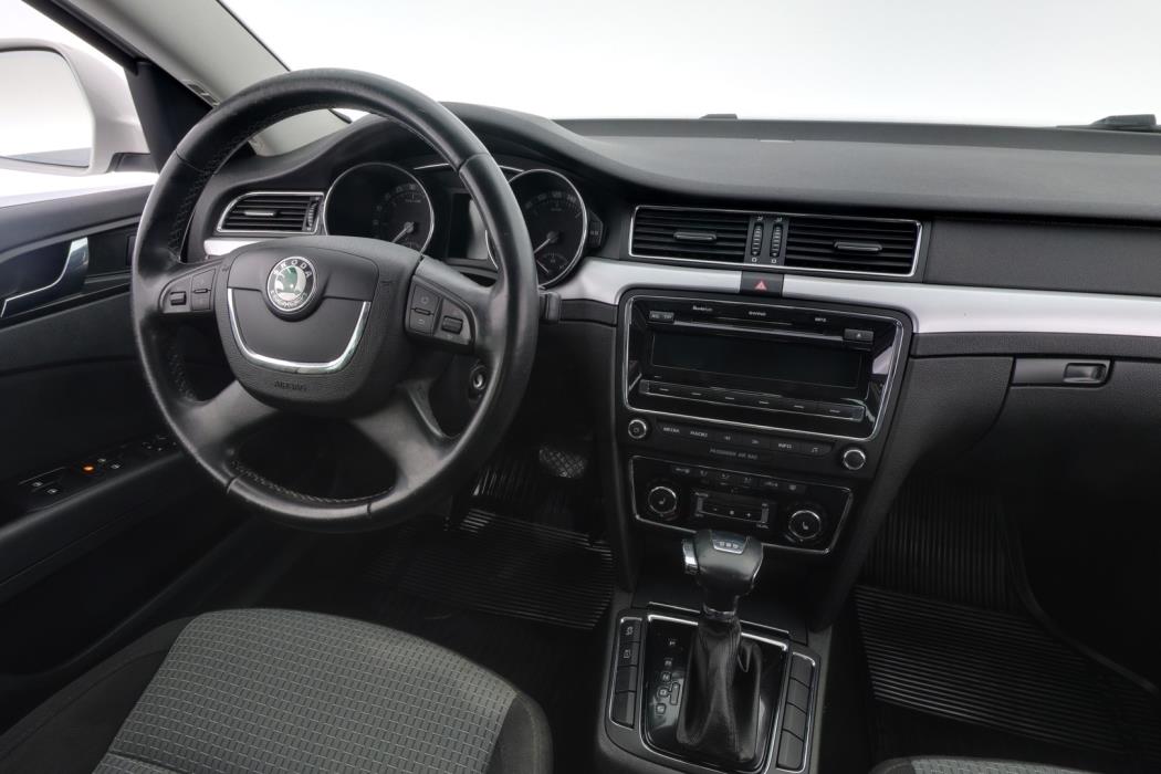 SKODA Superb 2011