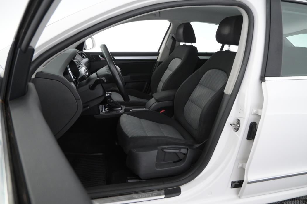 SKODA Superb 2011
