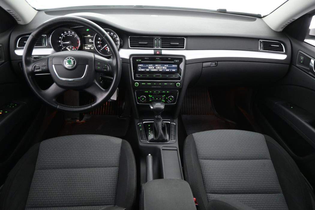 SKODA Superb 2011