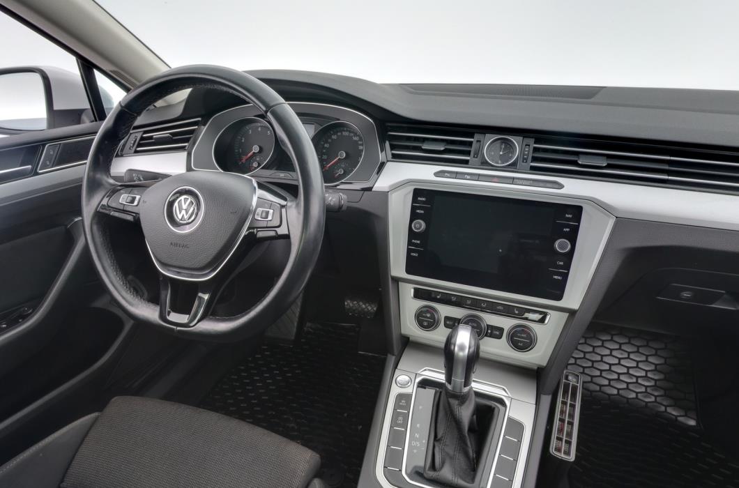 VOLKSWAGEN Passat 2018