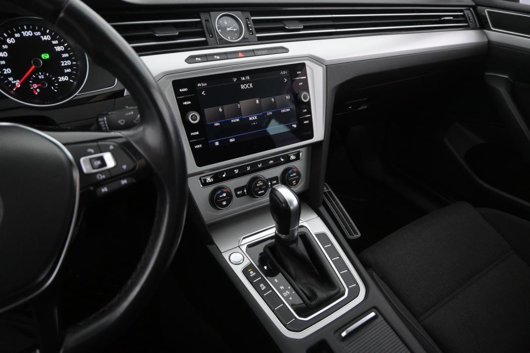VOLKSWAGEN Passat 2018