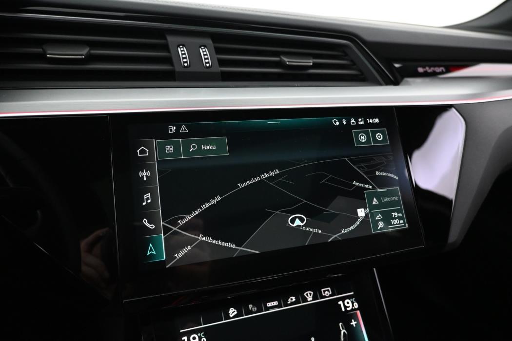 AUDI e-tron 2023