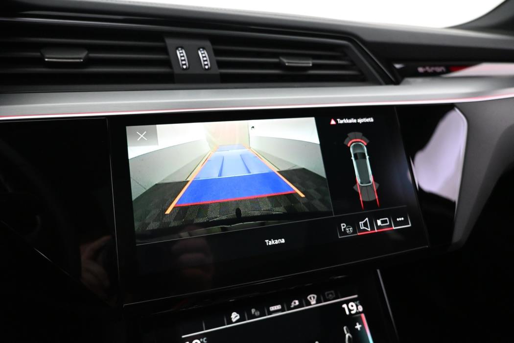 AUDI e-tron 2023