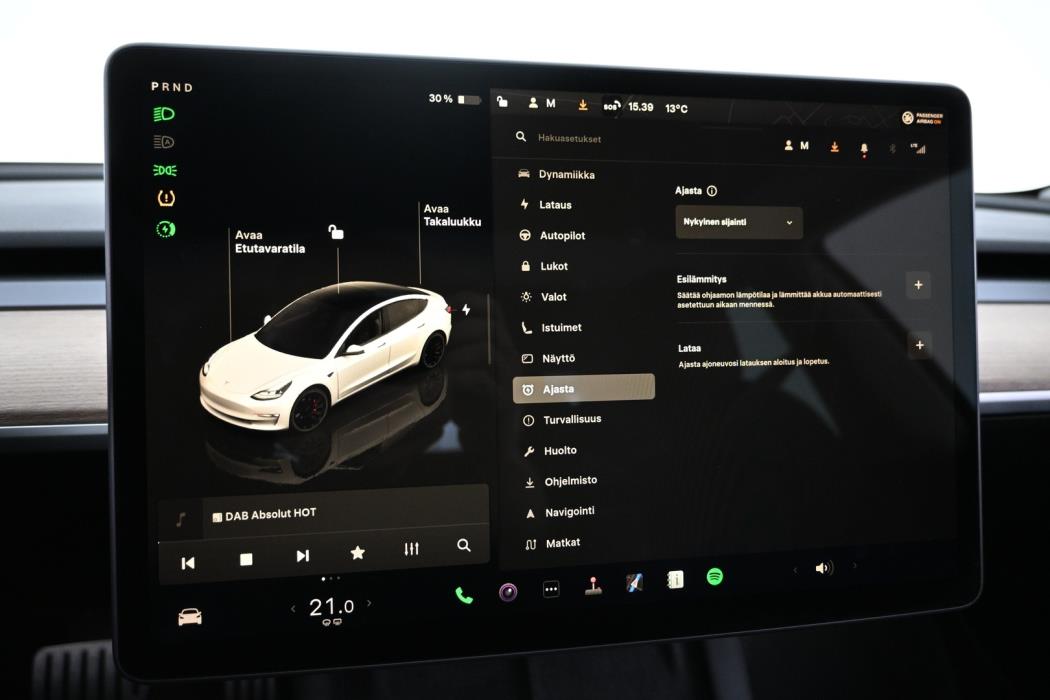 TESLA Model 3 2022