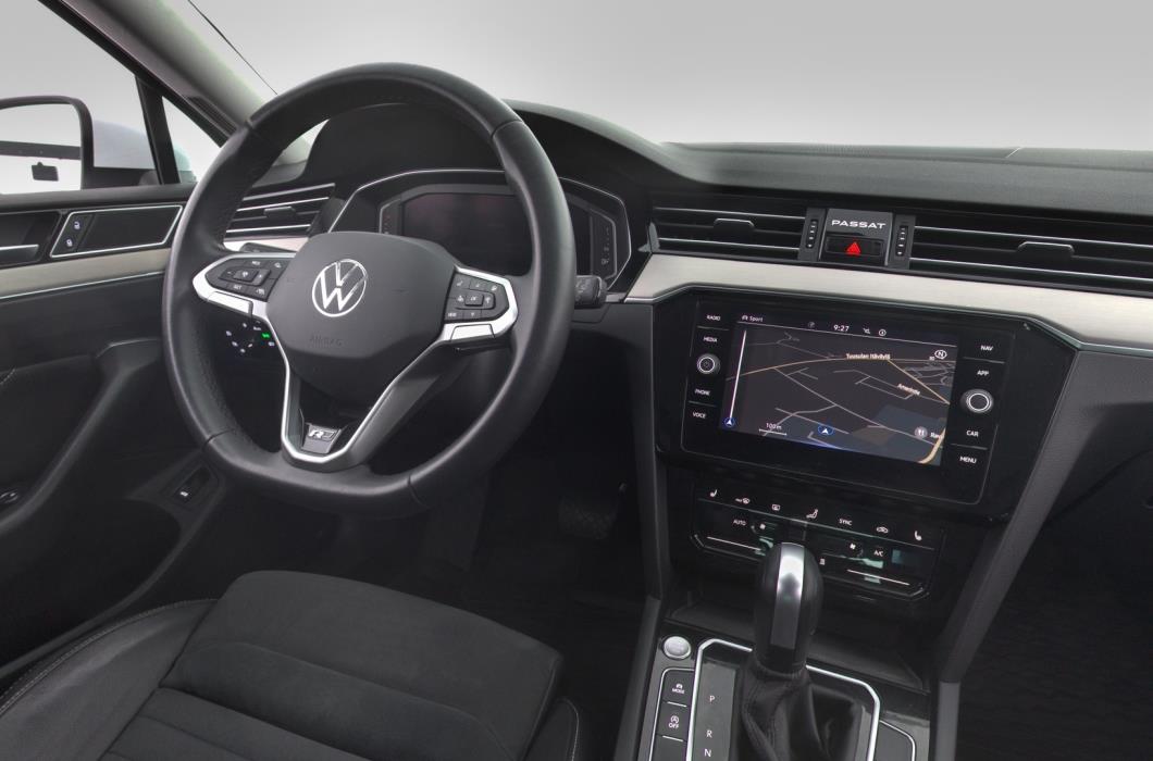 VOLKSWAGEN Passat 2023