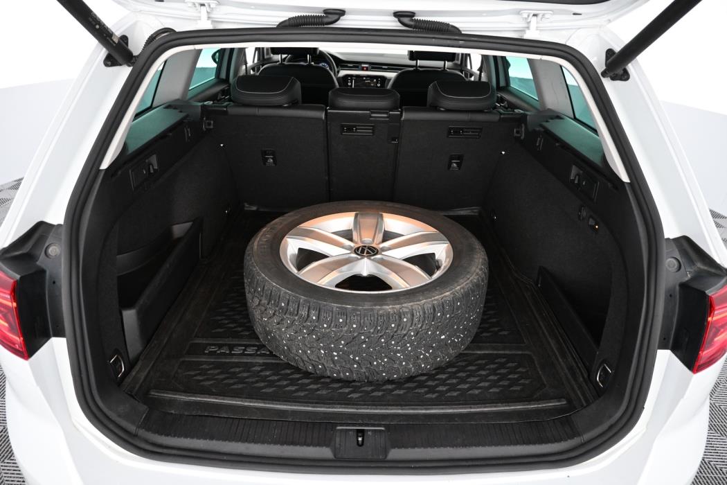 VOLKSWAGEN Passat 2023