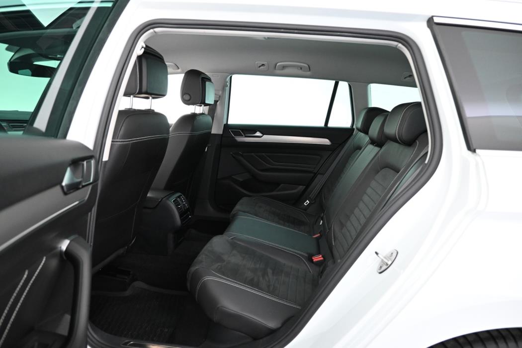 VOLKSWAGEN Passat 2023