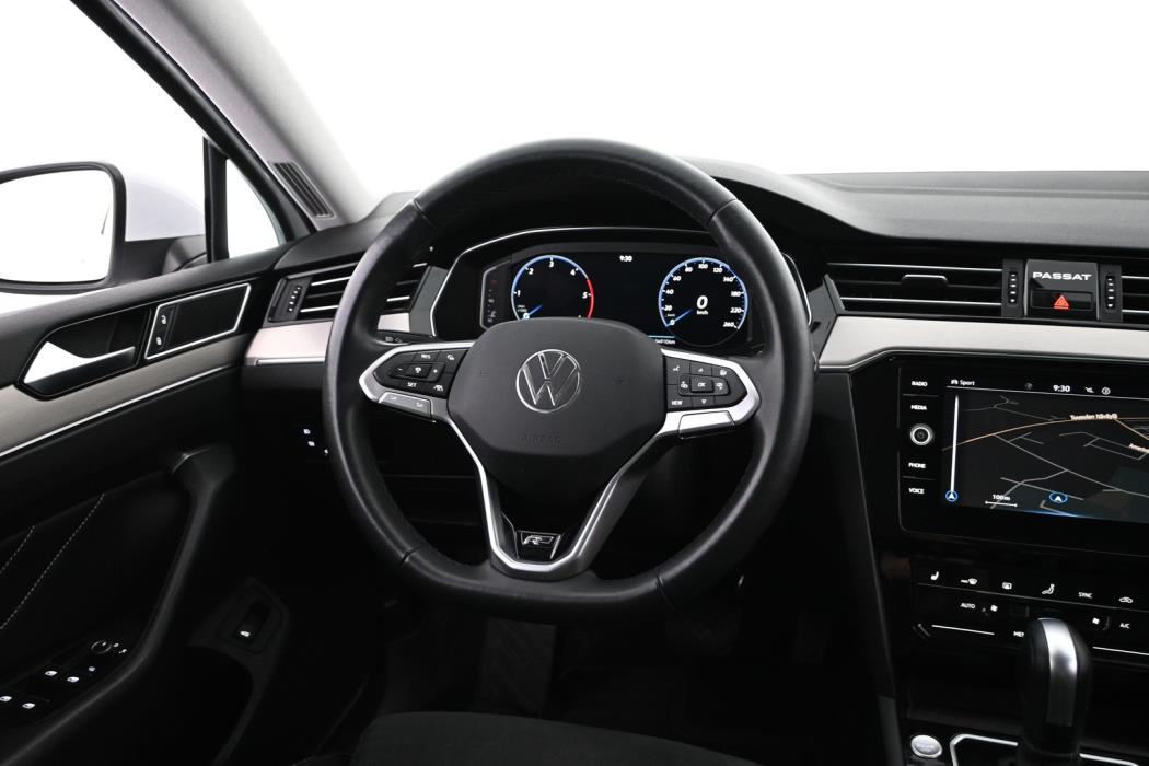 VOLKSWAGEN Passat 2023