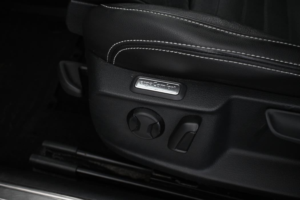 VOLKSWAGEN Passat 2023