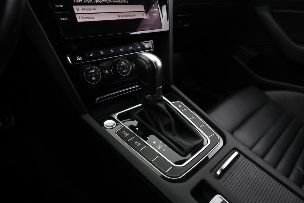 VOLKSWAGEN Passat 2018