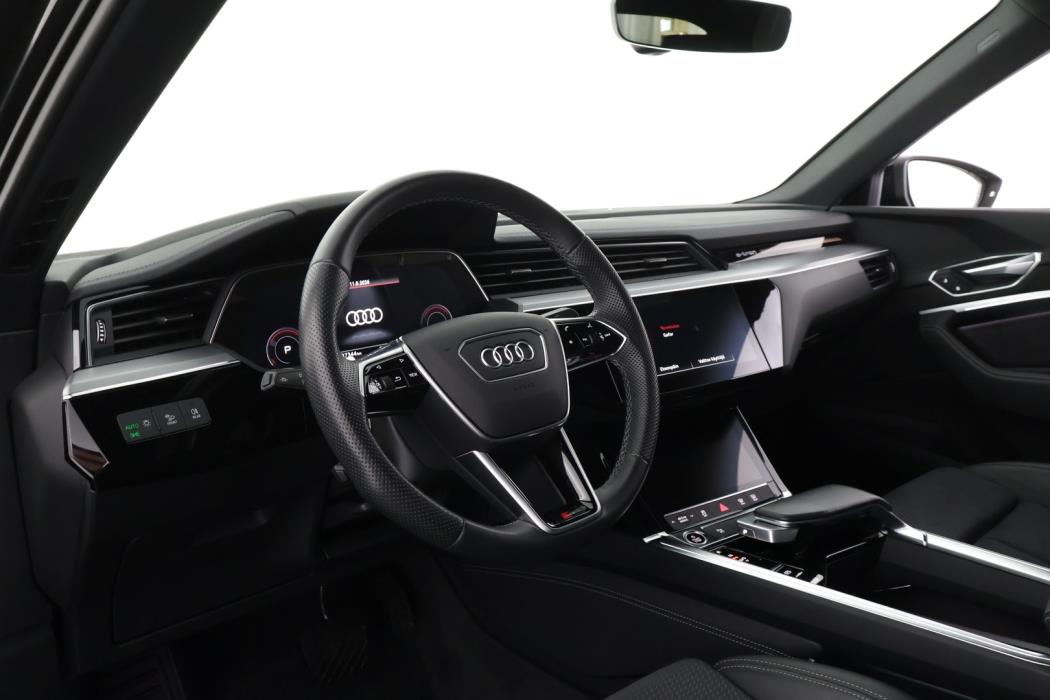 AUDI e-tron 2023