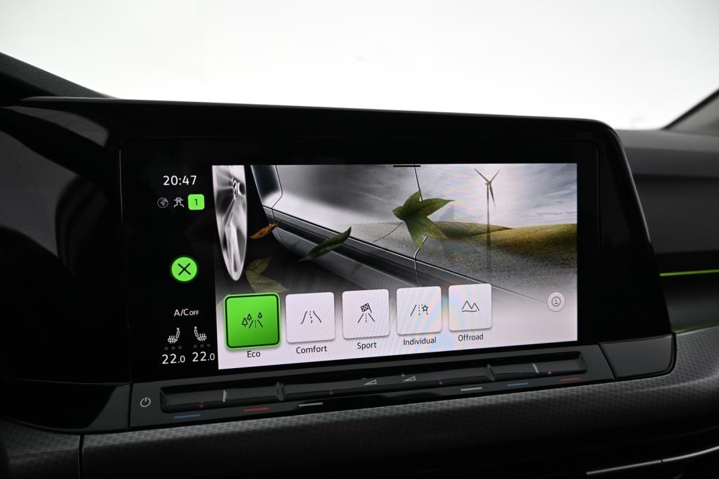 VOLKSWAGEN Golf 2023