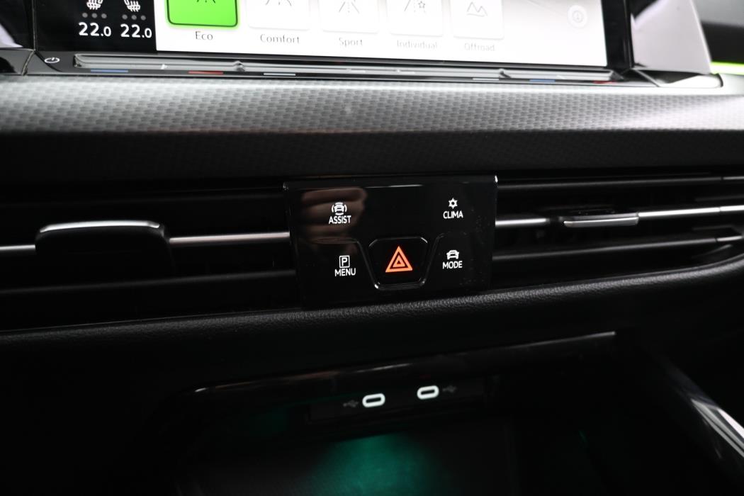 VOLKSWAGEN Golf 2023