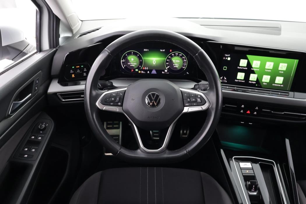 VOLKSWAGEN Golf 2023