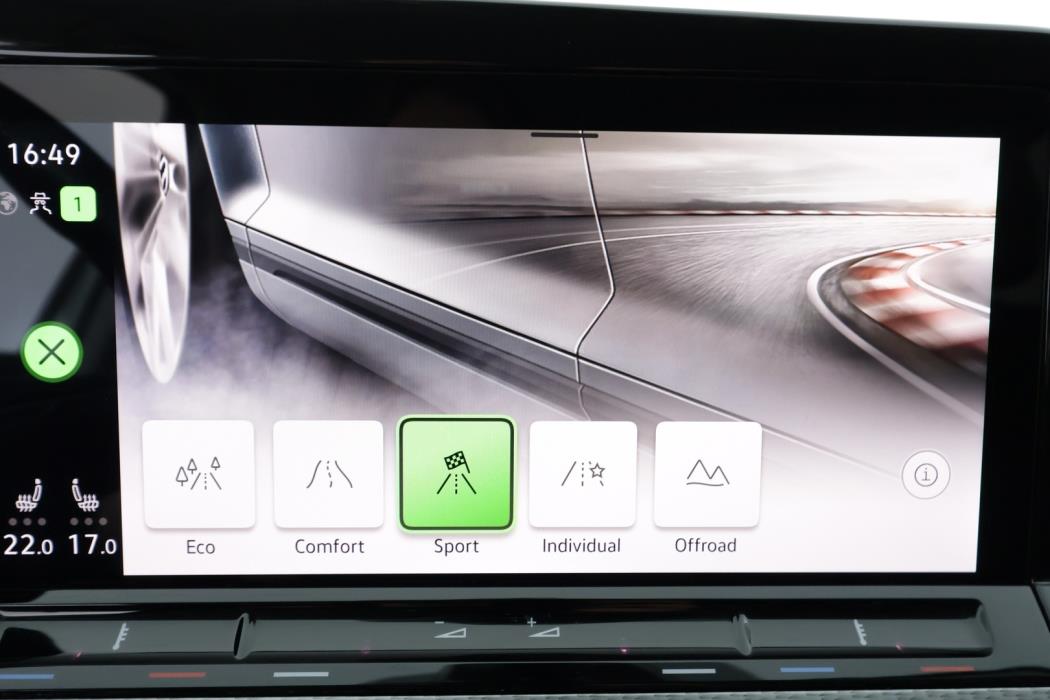 VOLKSWAGEN Golf 2023