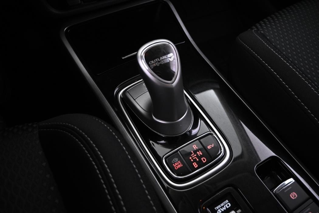 MITSUBISHI Outlander PHEV 2020