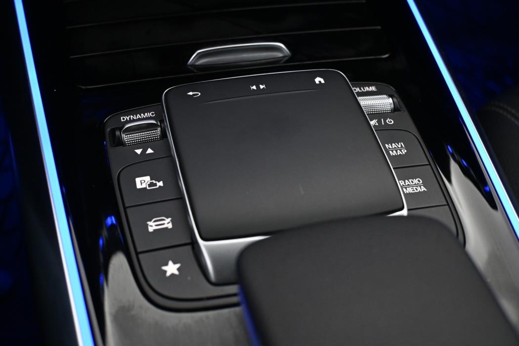 MERCEDES-BENZ EQA 2022