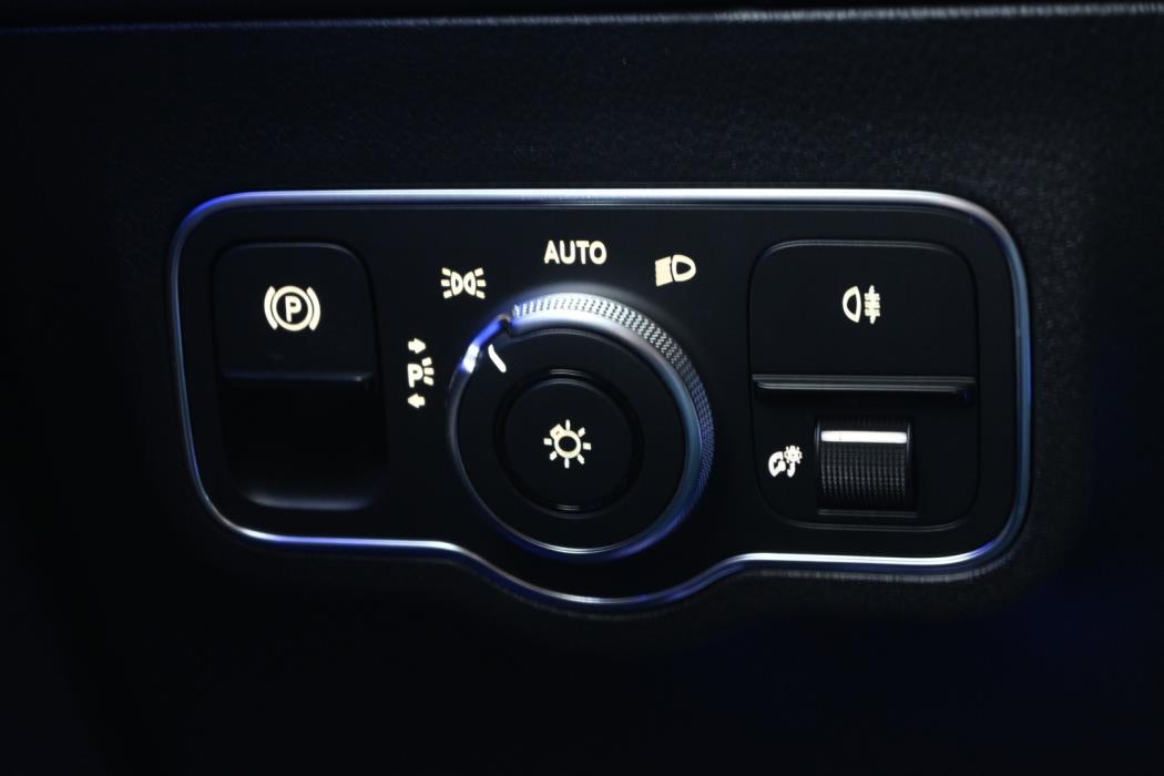 MERCEDES-BENZ EQA 2022