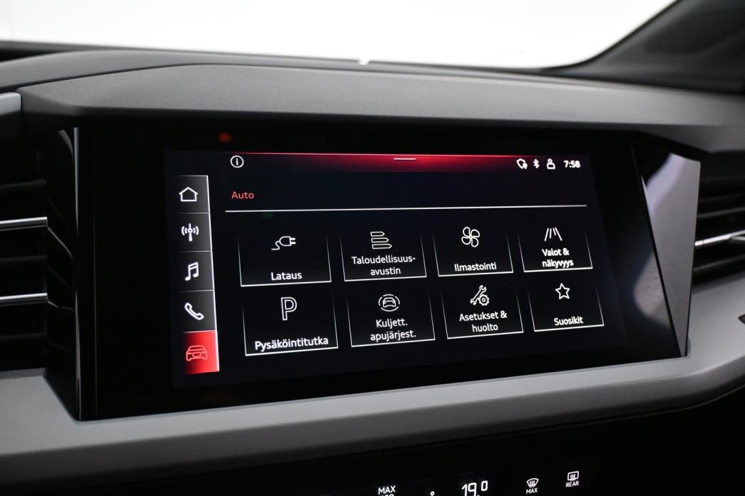 AUDI Q4 e-tron 2022