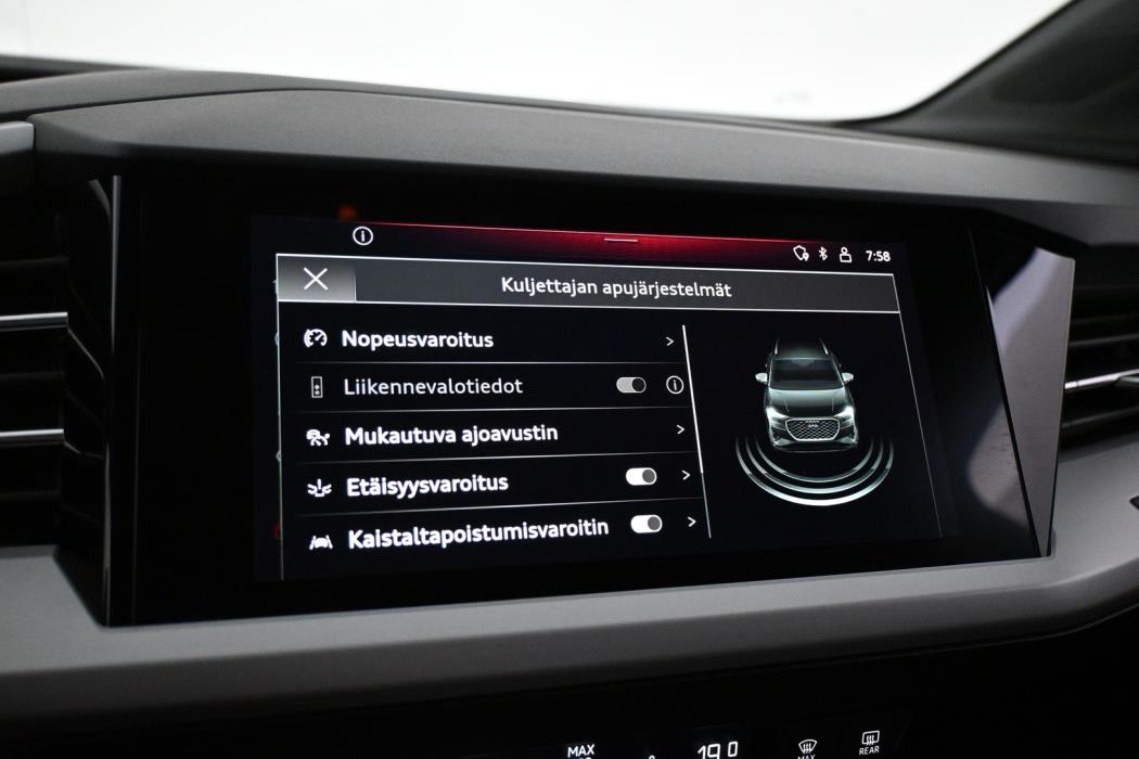 AUDI Q4 e-tron 2022