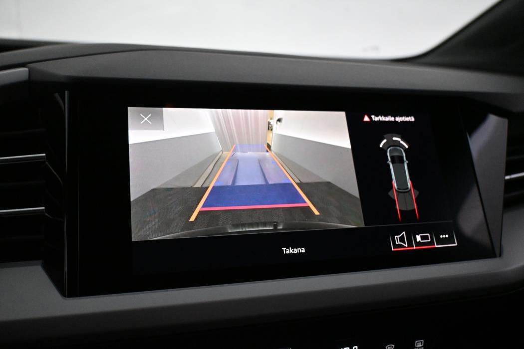 AUDI Q4 e-tron 2022