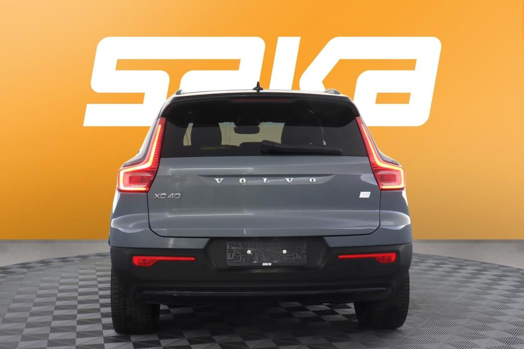 VOLVO XC40 2023