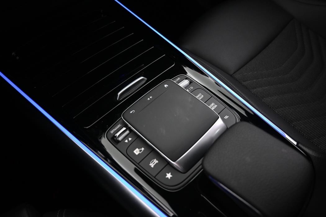 MERCEDES-BENZ EQA 2023