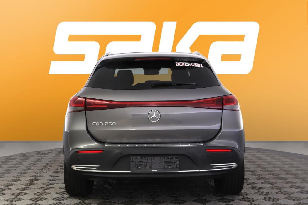 MERCEDES-BENZ EQA 2023