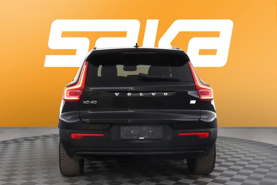 VOLVO XC40 2023
