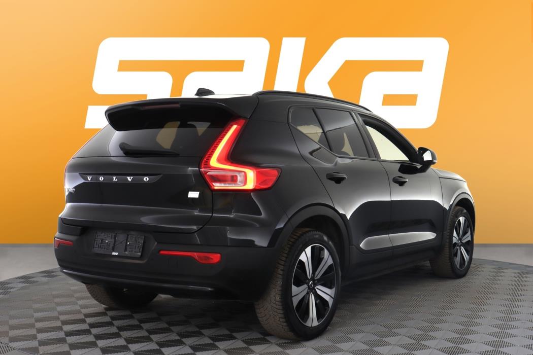 VOLVO XC40 2023