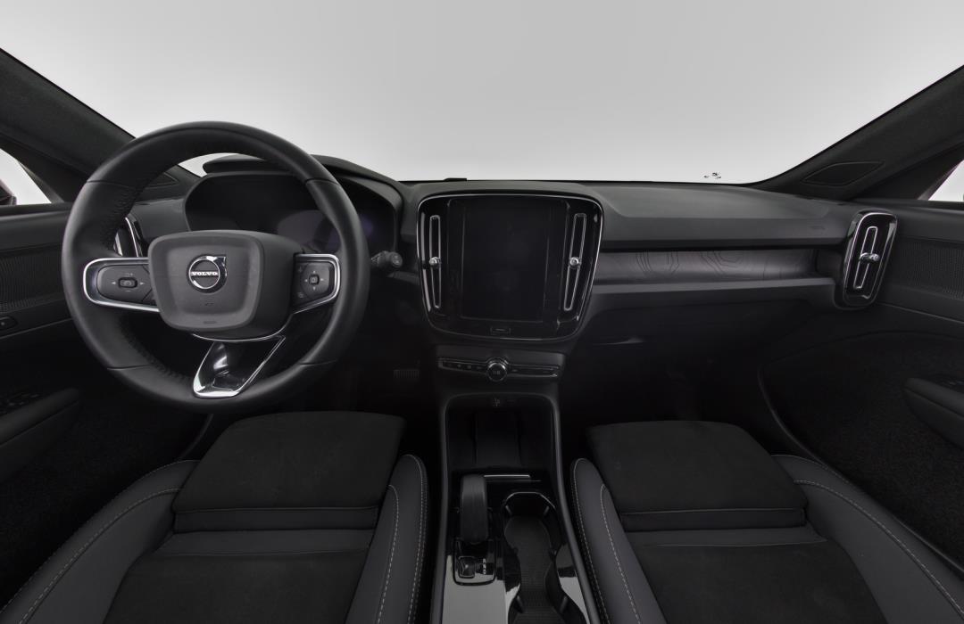 VOLVO XC40 2023