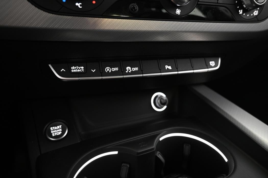 AUDI A4 2018
