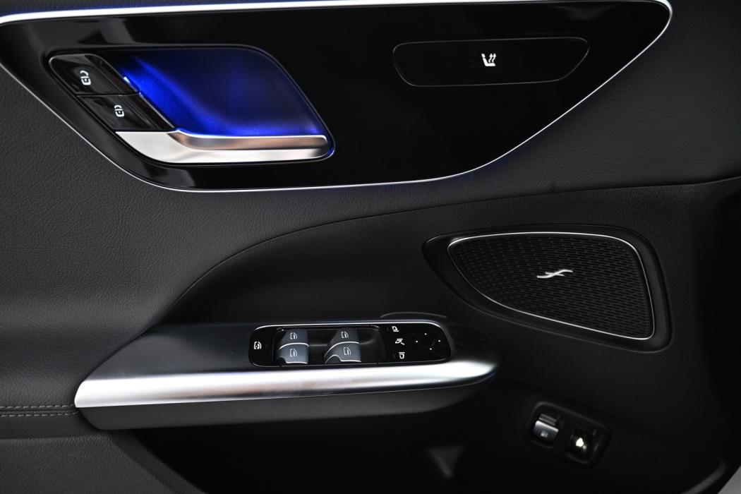 MERCEDES-BENZ C 2025