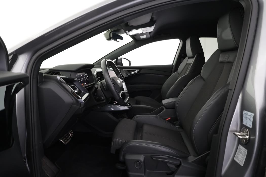 AUDI Q4 e-tron 2024
