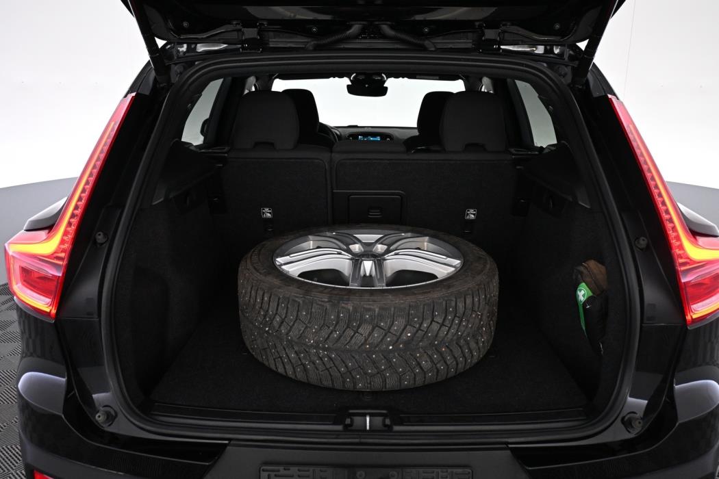 VOLVO XC40 2023