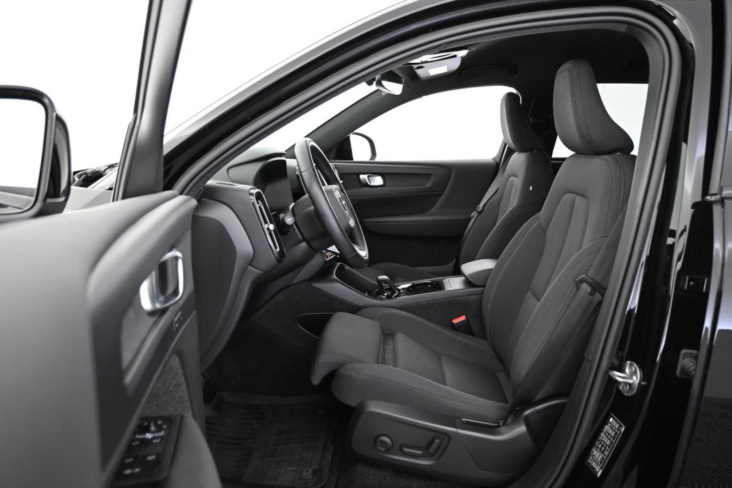 VOLVO XC40 2023