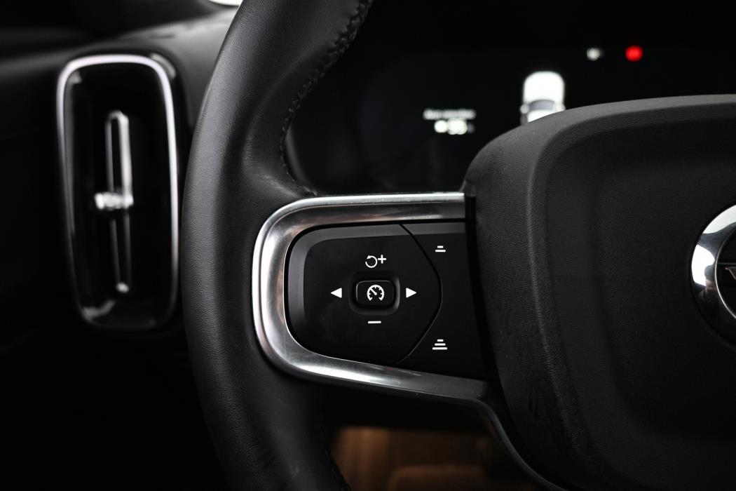 VOLVO XC40 2023