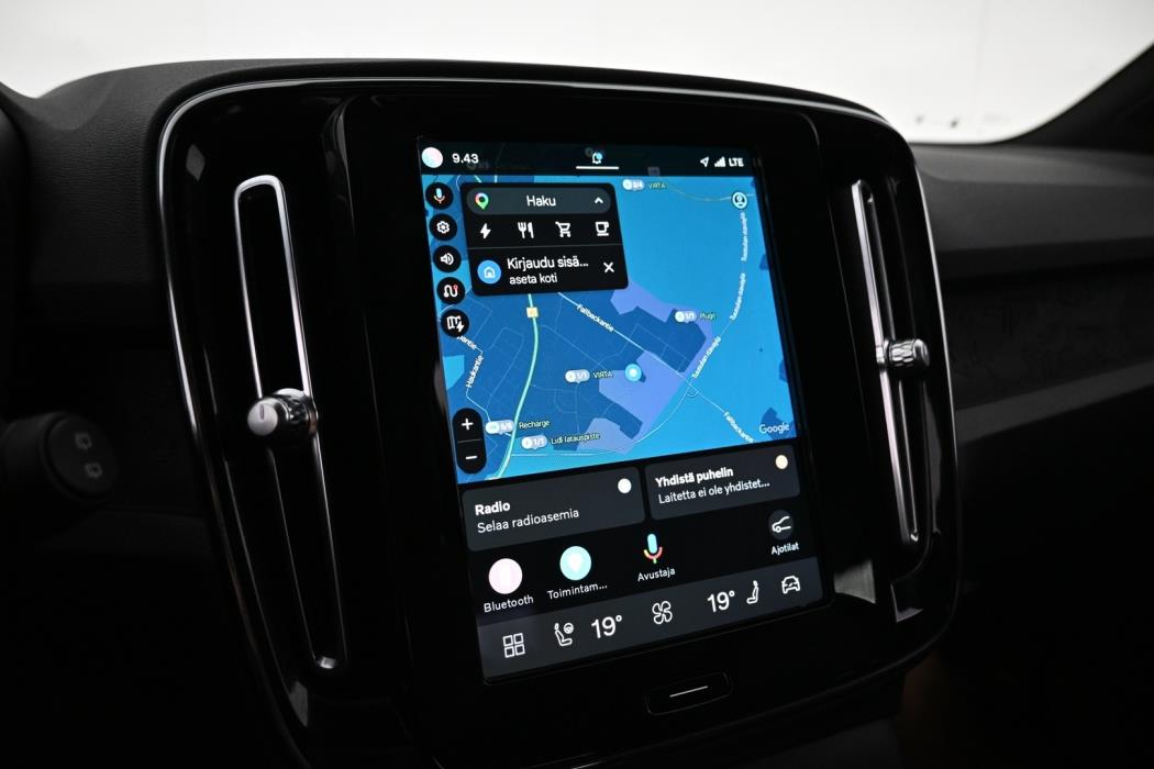 VOLVO XC40 2023