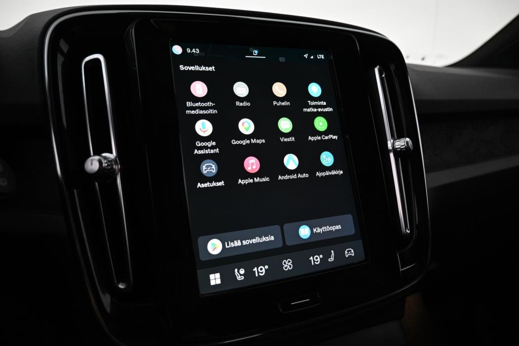 VOLVO XC40 2023
