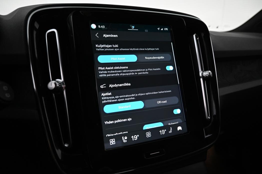 VOLVO XC40 2023