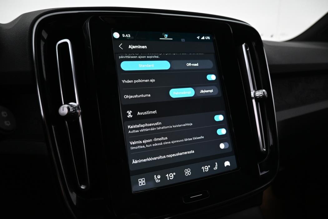 VOLVO XC40 2023